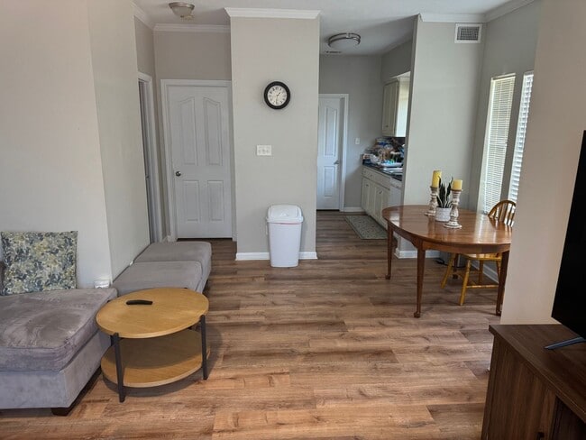 AUGUST MOVE IN!!! 3 bedroom 3 Bathroom Duplex Next Door to Blinn! in Bryan, TX - Building Photo - Building Photo