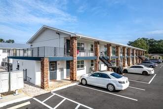 Central Haven Apartments in Winter Haven, FL - Building Photo - Building Photo