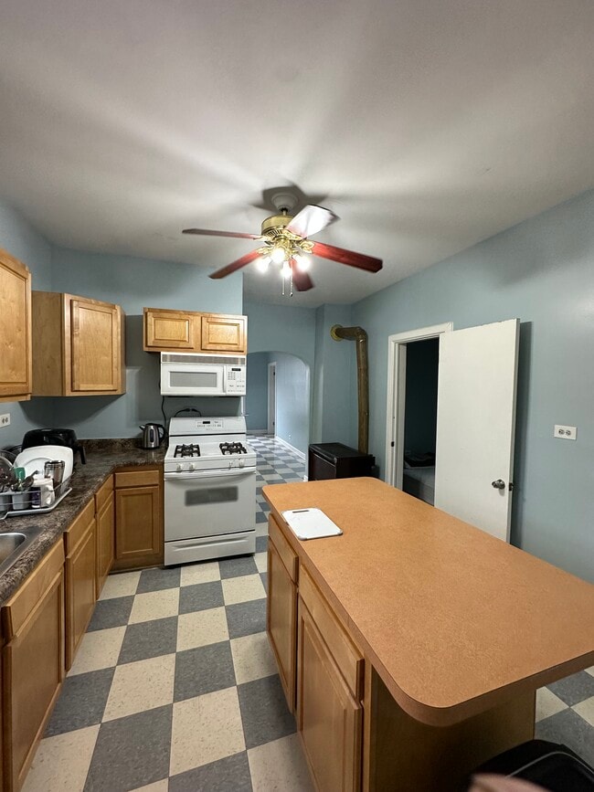 2136 W 18th Pl, Unit 3 in Chicago, IL - Foto de edificio - Building Photo
