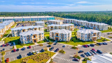 Clyde Morris Landings Apartment Homes in Daytona Beach, FL - Foto de edificio - Building Photo