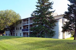 Sunset Villa in Edmonton, AB - Building Photo