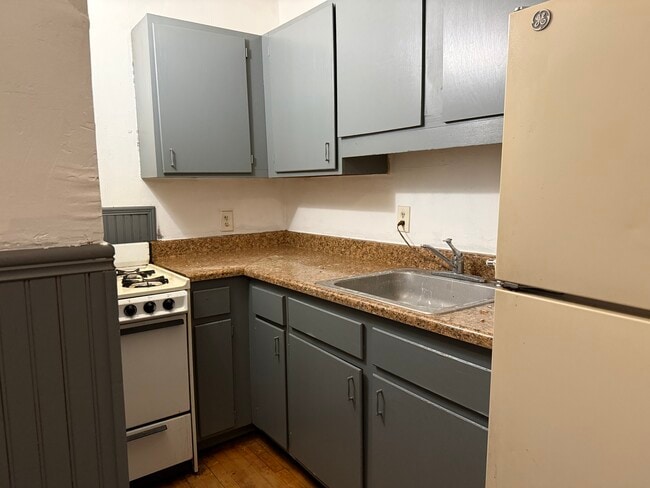 428 Hudson Ave, Unit One Bedroom Apartment 1F in Albany, NY - Building Photo - Building Photo