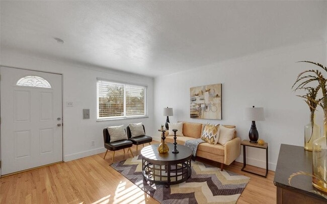 713 Ave H in St. Louis, MO - Foto de edificio - Building Photo