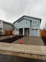 1333-1335 Oppek St NE in Keizer, OR - Building Photo