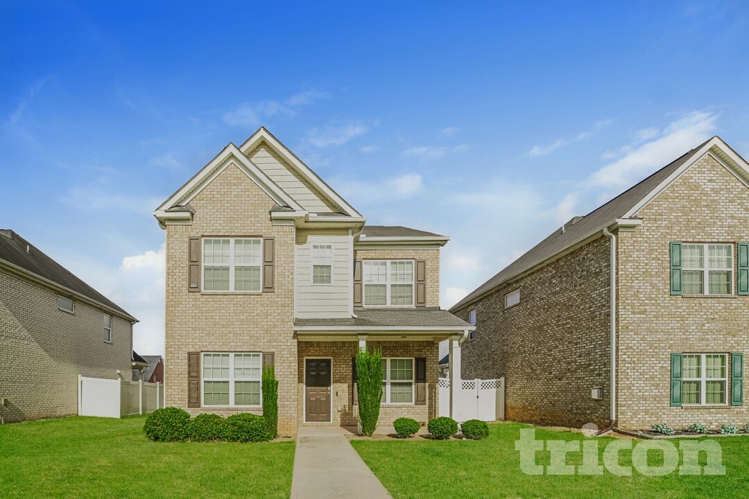 656 Armitage Way in Stockbridge, GA - Building Photo