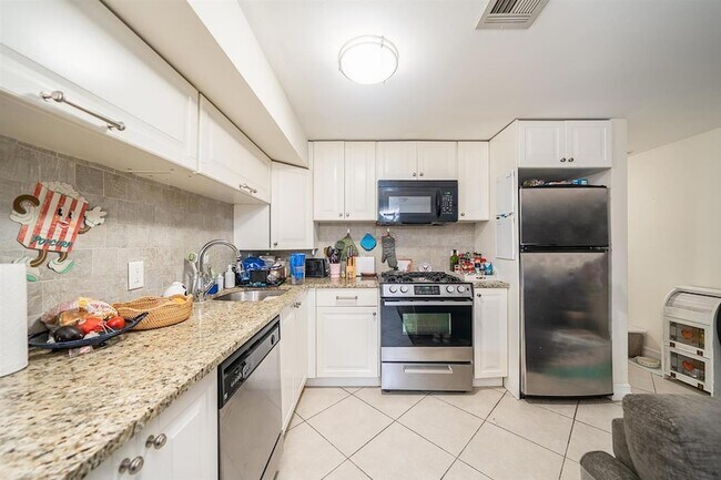 313 4th St in Jersey City, NJ - Building Photo - Building Photo