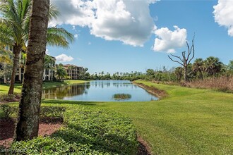 9815 Giaveno Ct in Naples, FL - Foto de edificio - Building Photo