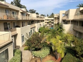 13754 Mango Dr in Del Mar, CA - Building Photo