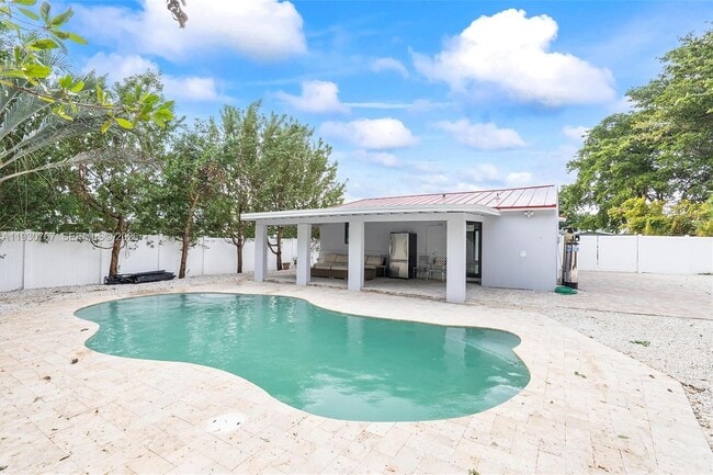 property at 1815 N 27th Ave