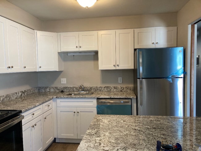 5599 Thompson Rd in De Witt, NY - Building Photo - Building Photo