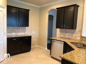 5813 Valley Haven Way in Fort Worth, TX - Building Photo - Building Photo