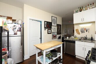 2621 N Southport Ave, Unit CH in Chicago, IL - Building Photo - Building Photo