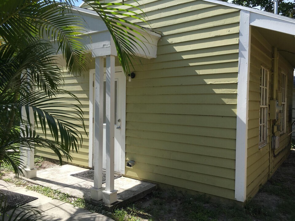 926 Sunset Rd in West Palm Beach, FL - Building Photo