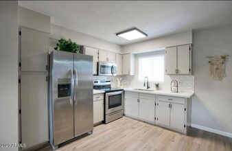 5530 W La Reata Ave in Phoenix, AZ - Building Photo - Building Photo