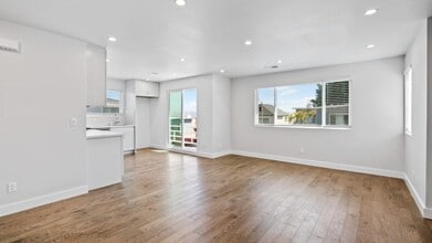 52 Avalon Dr, Unit 3 Bedroom in Daly City, CA - Building Photo - Building Photo