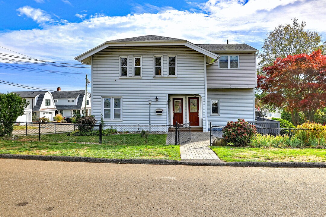 83 Hawley Ave in Milford, CT - Building Photo