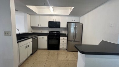 735 SW 148th Ave, Unit 1702 in Davie, FL - Foto de edificio - Building Photo