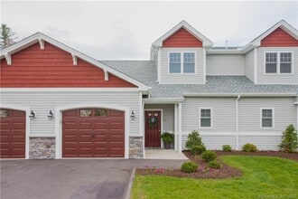 24 Mill Pond Dr in Granby, CT - Building Photo - Building Photo