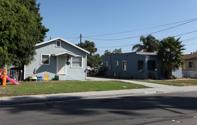 4003-4009 Live Oak St in Bell, CA - Building Photo - Building Photo