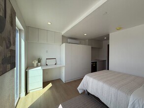 1929 N Commonwealth Ave, Unit 201 in Los Angeles, CA - Building Photo - Building Photo