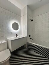 568 Communipaw Ave, Unit 202 in Jersey City, NJ - Building Photo - Building Photo