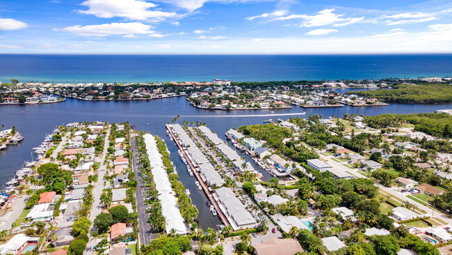 637 NE 12th Terrace in Boynton Beach, FL - Building Photo - Building Photo