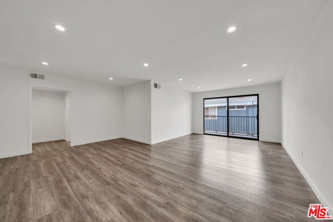 7453 Haskell Ave in Los Angeles, CA - Building Photo - Building Photo