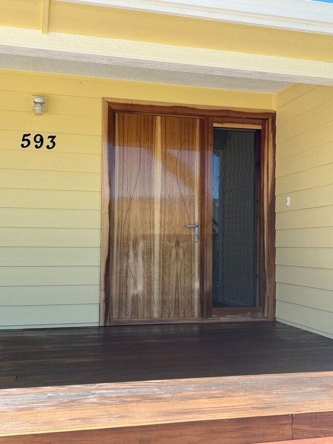 593 Oak Knoll Dr in Ashland, OR - Building Photo - Building Photo