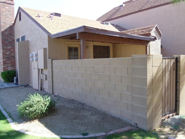 8111 W Wacker Rd in Peoria, AZ - Building Photo - Building Photo