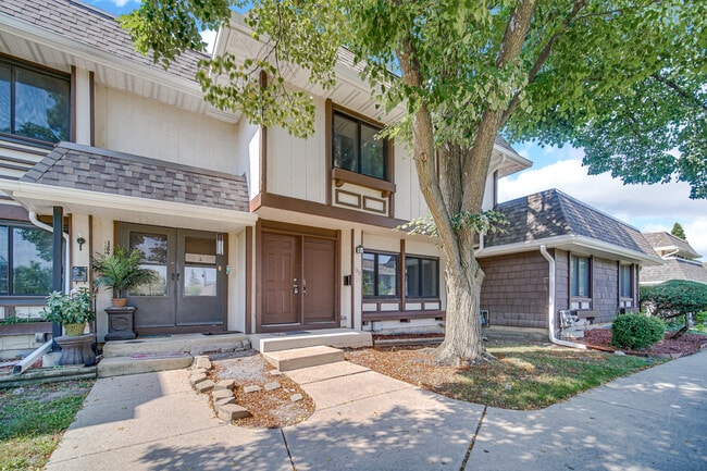 1313 Court P in Hanover Park, IL - Building Photo - Building Photo