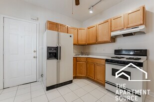 2424 N Greenview Ave, Unit 1F in Chicago, IL - Building Photo