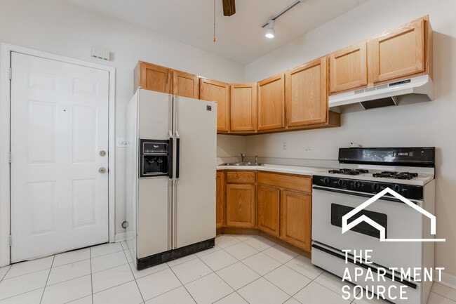 property at 2424 N Greenview Ave