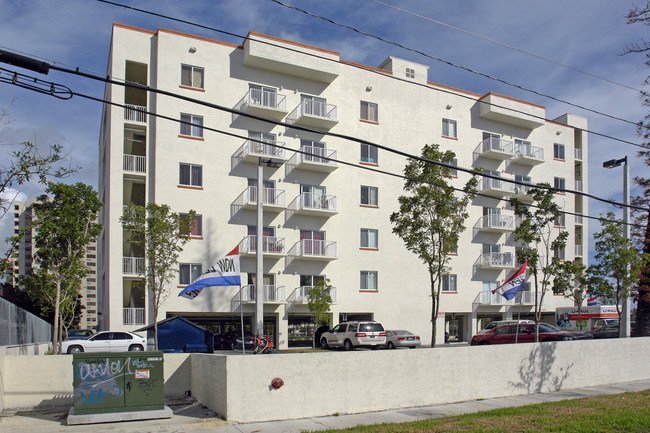 Cedars Apartments in Miami, FL - Building Photo - Building Photo