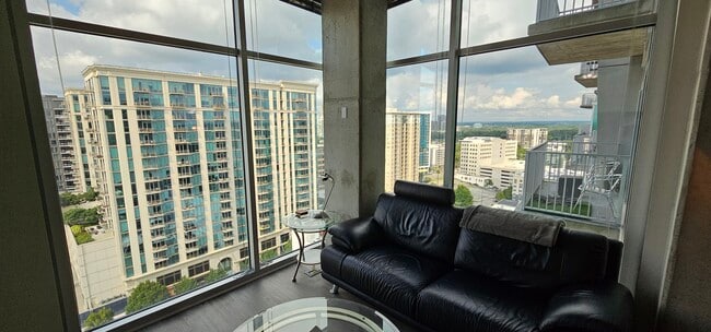 250 Pharr Rd NE, Unit 1907 in Atlanta, GA - Foto de edificio - Building Photo