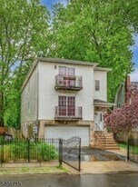 40 Hinsdale Pl in Newark, NJ - Building Photo