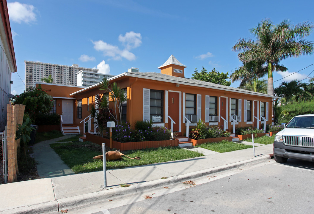 334 Oregon St in Hollywood, FL - Building Photo