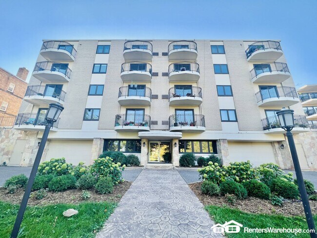 2928 Dean Pkwy in Minneapolis, MN - Building Photo - Building Photo