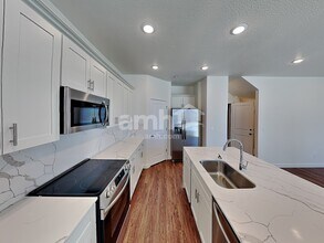 8933 S John Annie Ln in West Jordan, UT - Building Photo - Building Photo