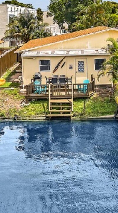 5721 SW 24th Ave in Fort Lauderdale, FL - Building Photo
