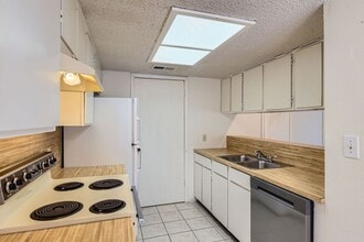 1303 Camp Craft Rd in West Lake Hills, TX - Building Photo - Building Photo