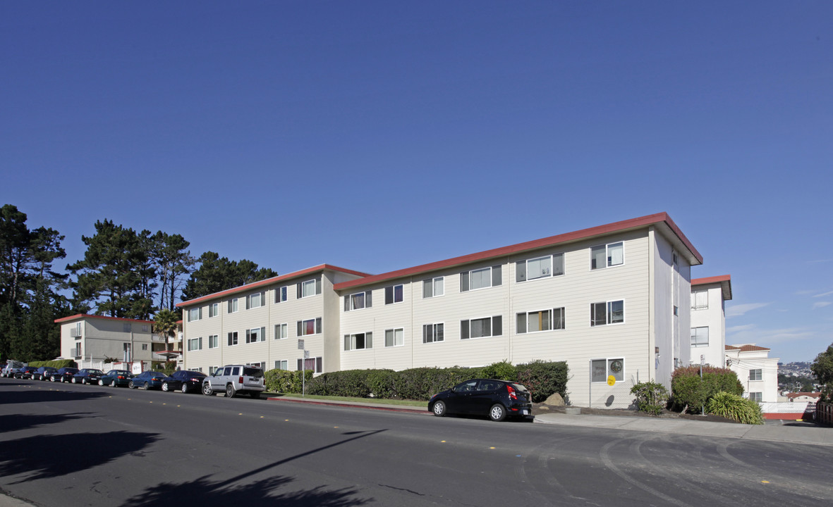 St. Francis Apartments in Daly City, CA - Foto de edificio