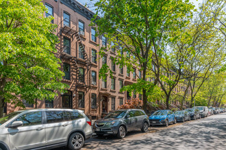 23 Sterling Pl in Brooklyn, NY - Foto de edificio - Building Photo