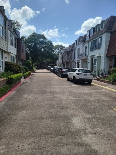 376 N Post Oak Ln in Houston, TX - Foto de edificio - Building Photo