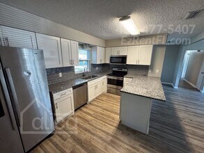 5915 Renault Dr W in Jacksonville, FL - Building Photo - Building Photo