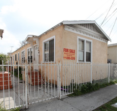 2400 Maple Ave in Los Angeles, CA - Foto de edificio - Building Photo