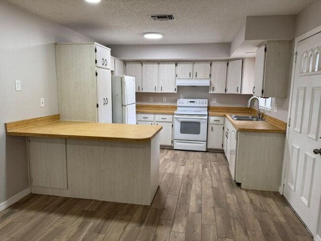 4361 Azora Rd in Spring Hill, FL - Building Photo - Building Photo
