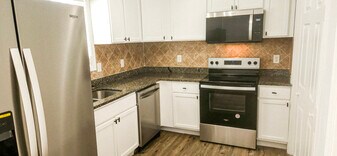 5582 Windwood Rd in Atlanta, GA - Building Photo