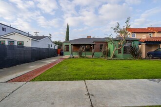 2587 S Westgate Ave in Los Angeles, CA - Building Photo - Building Photo