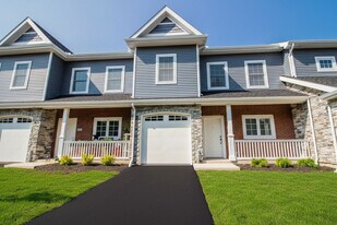 Waterford Townhomes in Clarence Center, NY - Building Photo