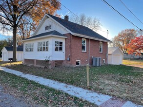 15 N Bernard St in Mascoutah, IL - Building Photo - Building Photo